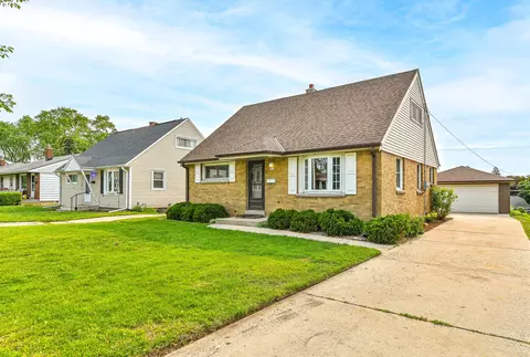1462 S 96th, West Allis, WI 53214