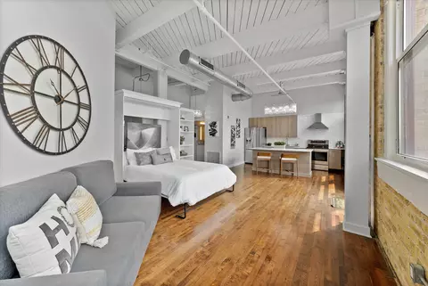 215 W Maple #607, Milwaukee, WI 53204