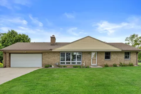 16426 W W Cres, New Berlin, WI 53151