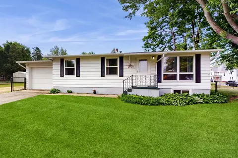 125 W School, Sharon, WI 53585