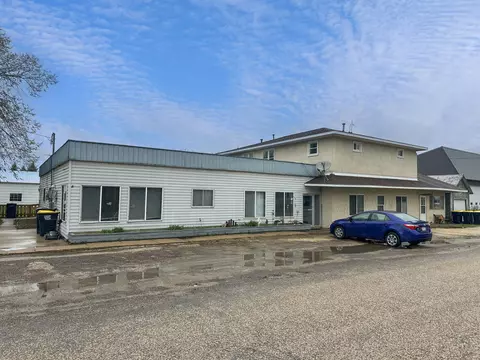 271 Main, New Albin, IA 52160