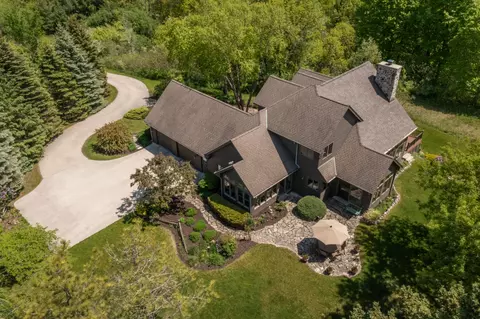 2795 Shagbark, Kewaskum, WI 53040