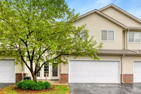 2422 Fox Riv #B, Waukesha, WI 53189