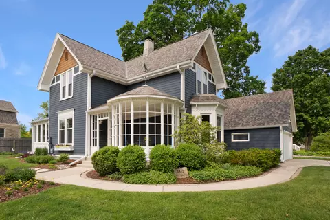 901 W Wisconsin, Oconomowoc, WI 53066
