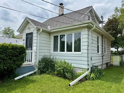 1404 Pleasant Vw, Waukesha, WI 53188