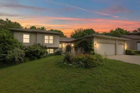 2432 Forest Hl, Waukesha, WI 53188