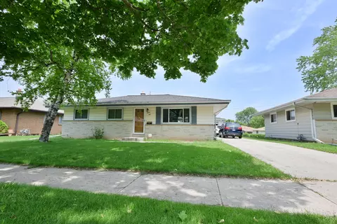 1550 W Wanda, Milwaukee, WI 53221