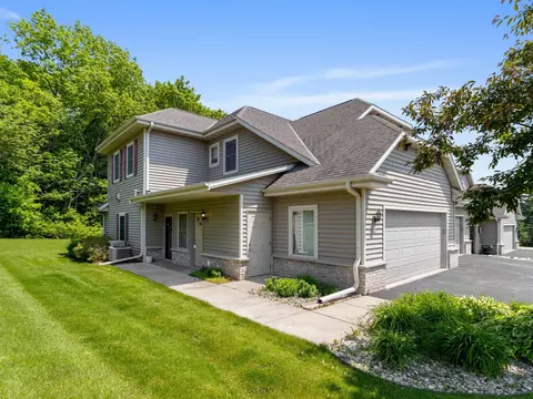 954 Autumn Rdg, Hartford, WI 53027