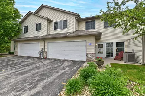 2425 Fox Riv #H, Waukesha, WI 53189