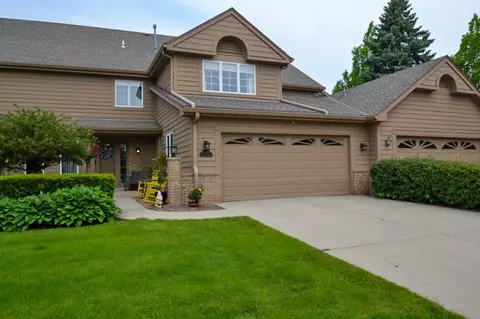 8505 S Country Clb, Franklin, WI 53132
