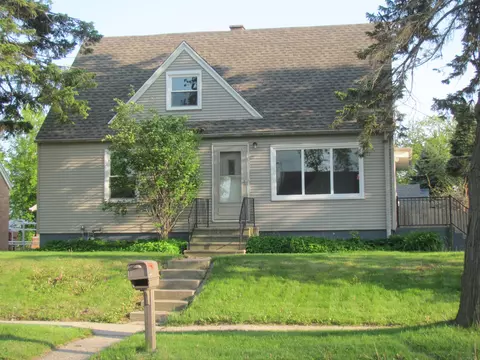 827 Columbia, South Milwaukee, WI 53172