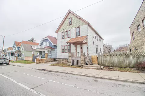 3735 W Greenfield #3737, Milwaukee, WI 53215