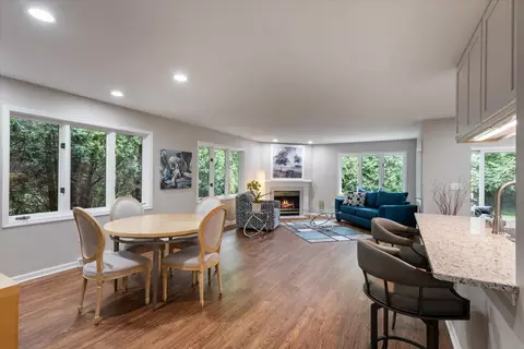 11010 N Mequon Sq, Mequon, WI 53092