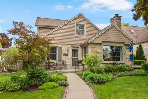 9040 Stickney, Wauwatosa, WI 53226