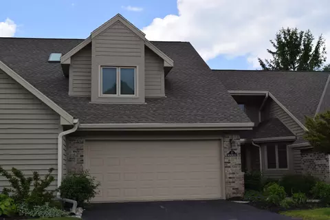 w240n2151 Dorchester #7 C, Pewaukee, WI 53072