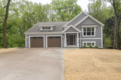 w241n6316 Oak, Sussex, WI 53089