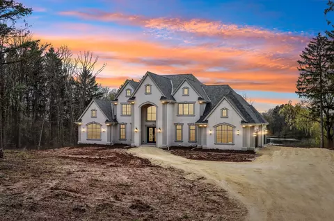 10031 N Range Line, Mequon, WI 53092