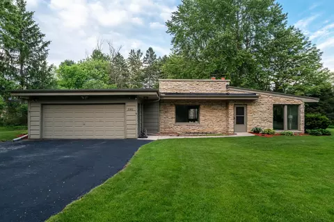 2380 S Root Riv, West Allis, WI 53227