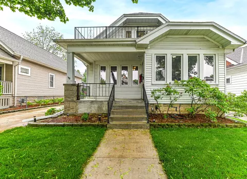 6535 Vista, Wauwatosa, WI 53213