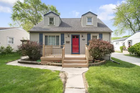 2425 E Denton, Saint Francis, WI 53235
