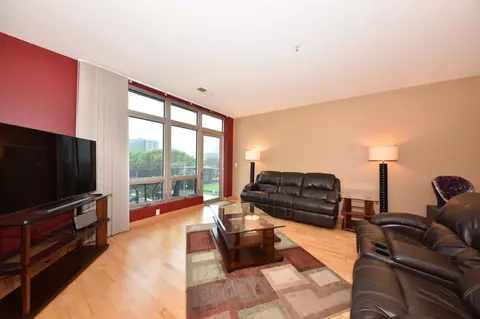 601 E Ogden #411, Milwaukee, WI 53202