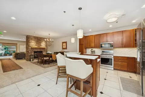 415 S S Wls #304, Lake Geneva, WI 53147
