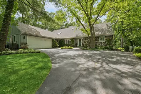 982 Tarrant, Fontana, WI 53125