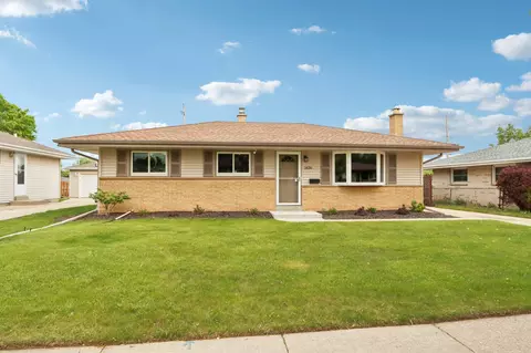 1426 W Wanda, Milwaukee, WI 53221