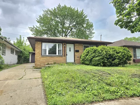 9829 W Lincoln, West Allis, WI 53227