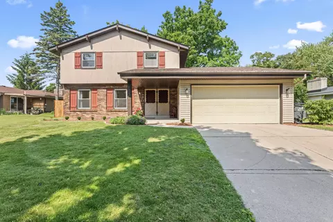 1736 Cottonwood, Waukesha, WI 53189