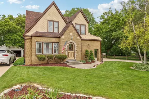 3674 S 56th, Greenfield, WI 53220