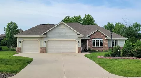 s74w15472 Knollwood, Muskego, WI 53150