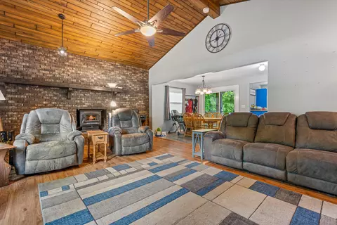 3232 W Fitzsimmons, Franklin, WI 53132
