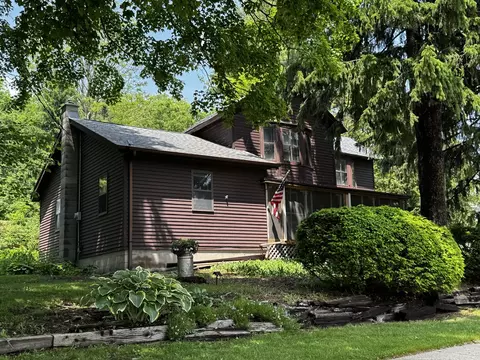 432 W Capitol, Hartland, WI 53029