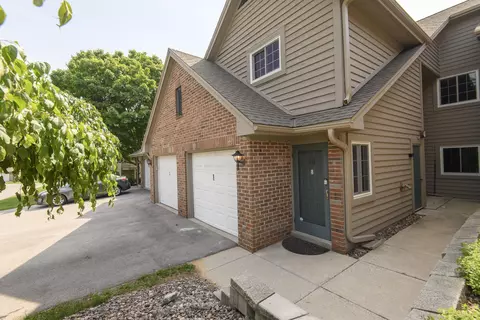 18695 Brookfield Lk #38, Brookfield, WI 53045