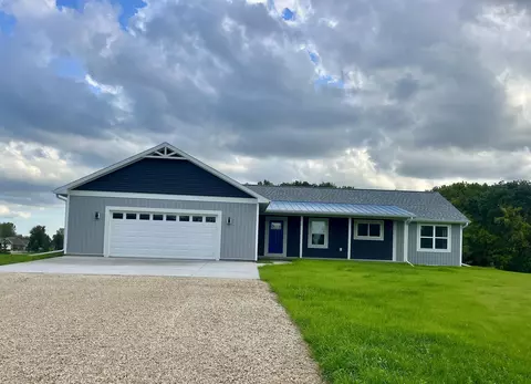 2181 Wallace Lk, Trenton, WI 53090