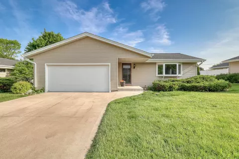 2409 W Crabapple, Oak Creek, WI 53154