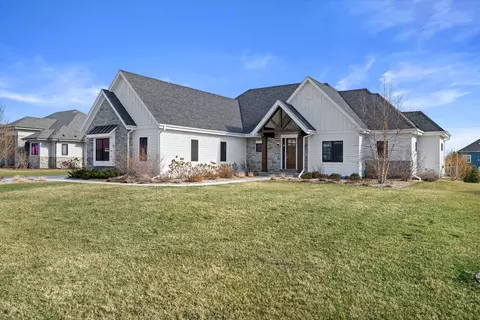 239 Four Winds, Hartland, WI 53029
