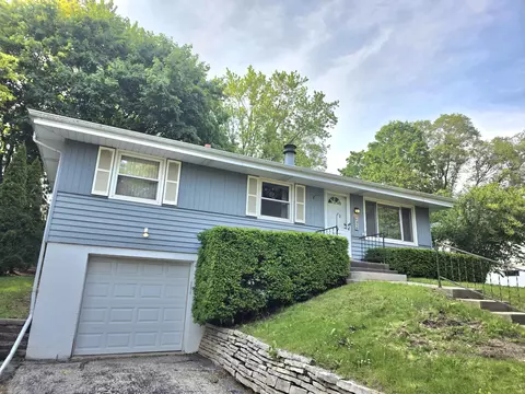318 Debbie, Waukesha, WI 53189