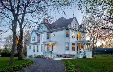 101 James, Wales, WI 53183