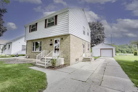 1726 W Plainfield, Milwaukee, WI 53221