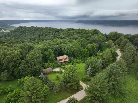 14918 Eagle Rdg, Ferryville, WI 54628
