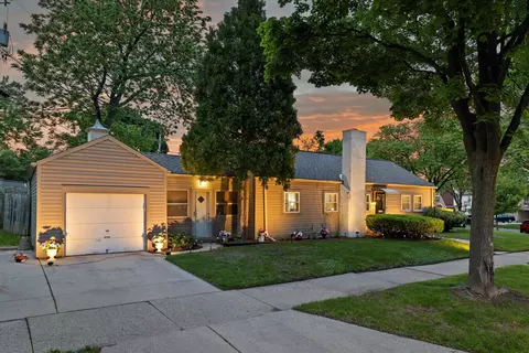 4804 W Roosevelt, Milwaukee, WI 53216