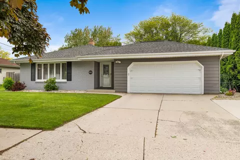 1912 Richmond, Manitowoc, WI 54220