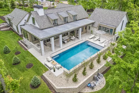 1572 N Creekside, Linn, WI 53147
