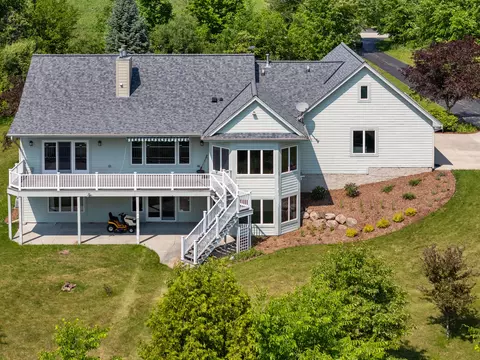 8623 Eagle Rdg, Farmington, WI 53040