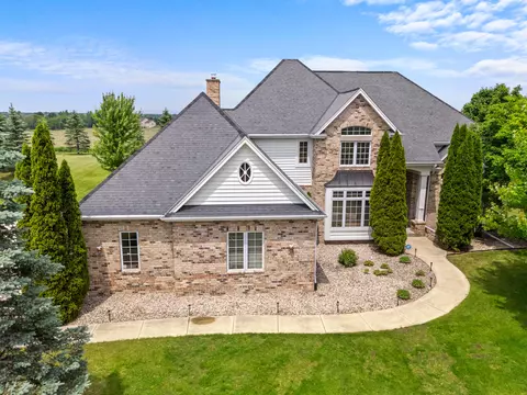 7740 W Rolling Fld, Mequon, WI 53097