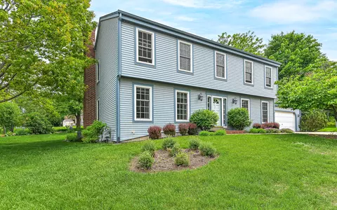 1206 Woodview, Waukesha, WI 53189