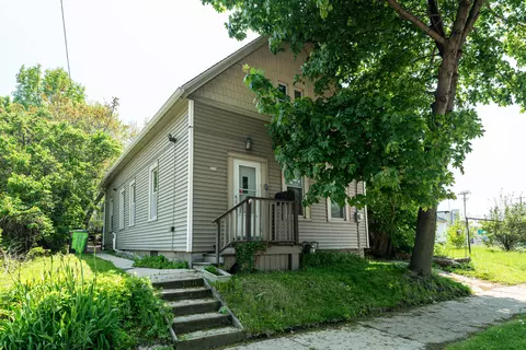 319 E Stewart, Milwaukee, WI 53207