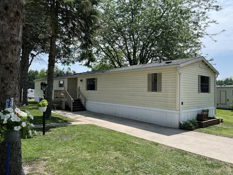 1439 Sunrise, Burlington, WI 53105